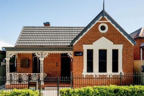 East Tamworth Maison | The Driscoll - Modern Smart Villa