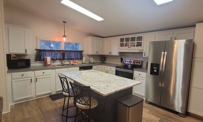 Kedron Maison | The DW - Spacious and Cozy