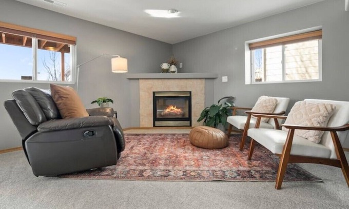 Briargate Appartement | The Dwelling Place- Spacious 2BR Fireplace Big TV Private Lower Level Two Parks