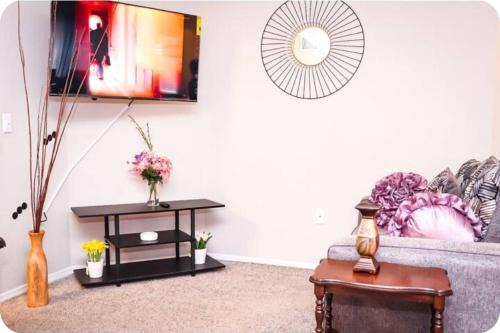 Sandy Springs Appartement | The Easy Access 2Br2bts kingbed apt with 4 beds sleeps 5