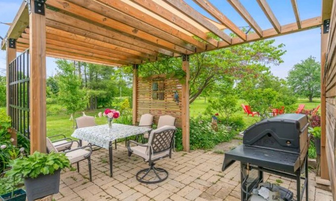 Niagara-on-the-Lake Cottage | The Eden Cottage Sauna Family Friendly.