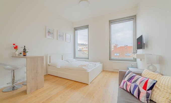 Smichov Appartement | The Elegant White Suite in SmichovCity Residence