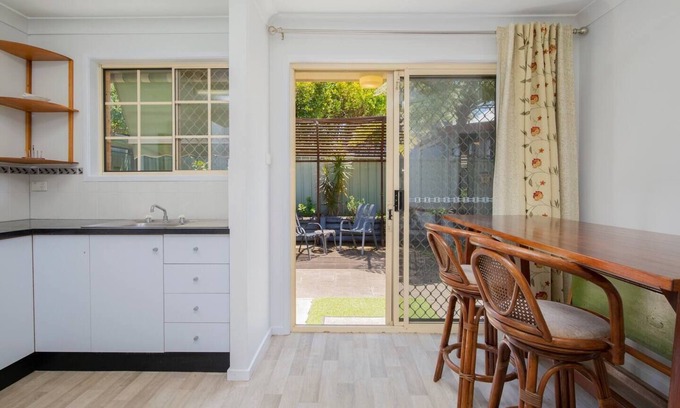 Tighes Hill Maison | The Elizabeth A Romantic Garden Retreat for Two