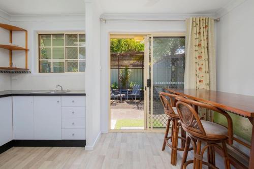 Tighes Hill Maison | 'The Elizabeth' A Romantic Garden Retreat for Two