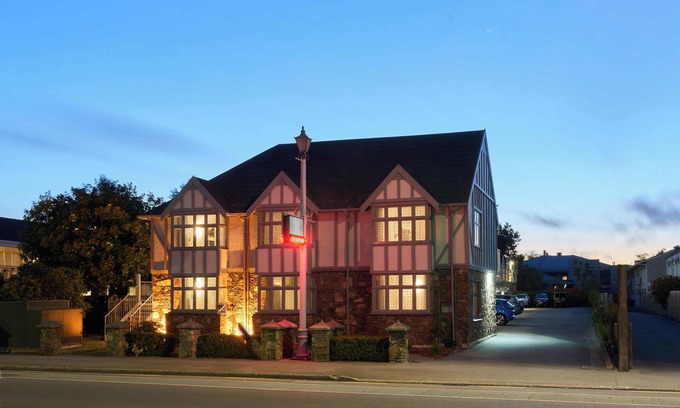 Merivale Hôtel | The Elmwood Motel