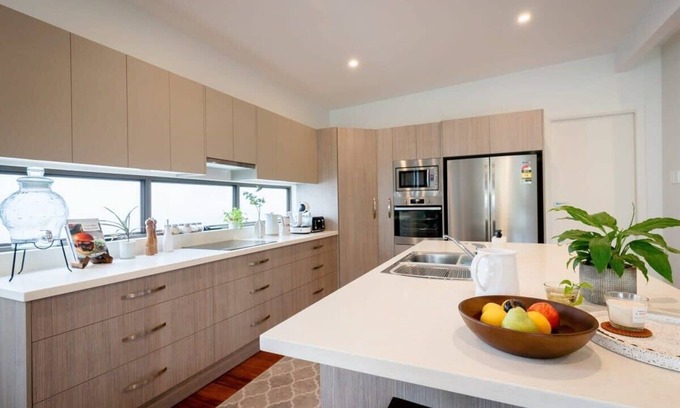 Kilaben Bay Maison | The Emerald Bower- 200m from the lake
