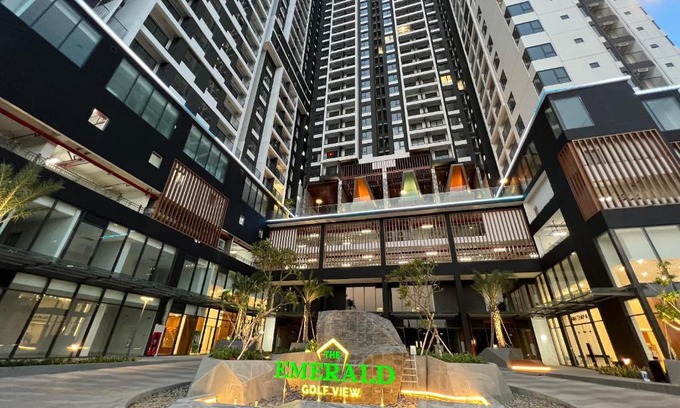 Thuan An Appartement | The Emerald Golf View