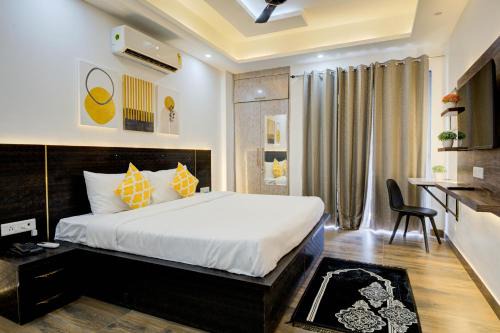 South City I Hôtel | The Empire Studioz Hotel Golf Course Road Studio with Kitchen & Balcony One Horizon Center Paras Hospital Cyber City