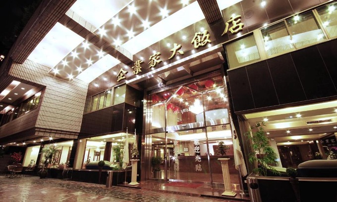 East District Hôtel | The Enterpriser Hotel