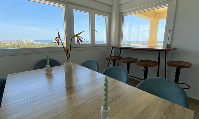 La Linea de la Concepcion Appartement | THE ROCK VIEWS APARTMENTS 2 one minute walk from the border with Gibraltar.