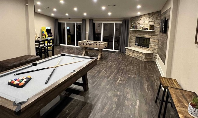 Cross Mountain Maison | The Escape -Family friendly, Close to Fiesta Texas