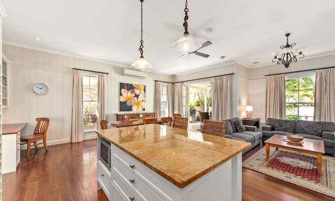 Wooloowin Maison | The Family Getaway ~ 3 Bed/2 Bath/1Car ~ Wooloowin