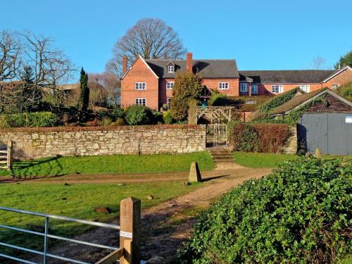 Newent Maison | The Farmhouse