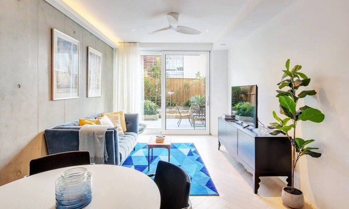 Alexandria Appartement | The Fern Split level Oasis with Lush Courtyard