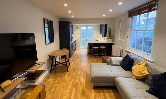 Ferndale Appartement | The finest flat in Clapham - being fully furnished