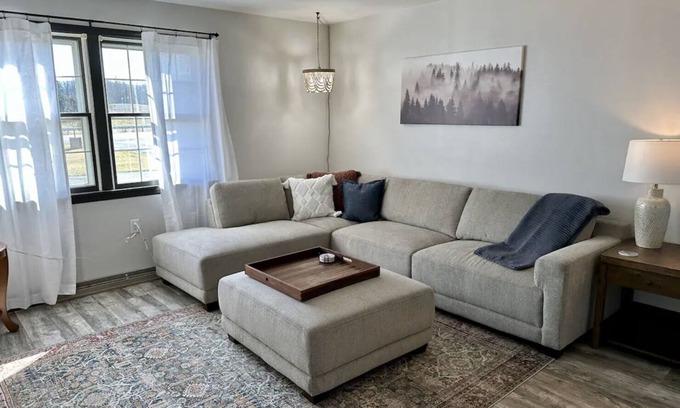 Shippensburg Appartement | The Flat on Olde Scotland - Two bedroom, one bath flat with full kitchen