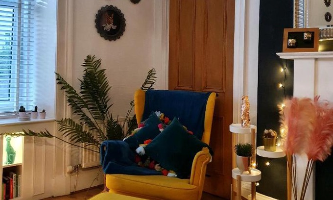 Dalry Appartement | The Flat with the Pink Door