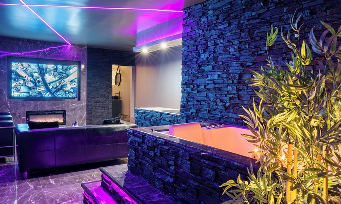Coignieres Appartement | The Floor - Ombre D'Ebene Loft & private Jacuzzi
