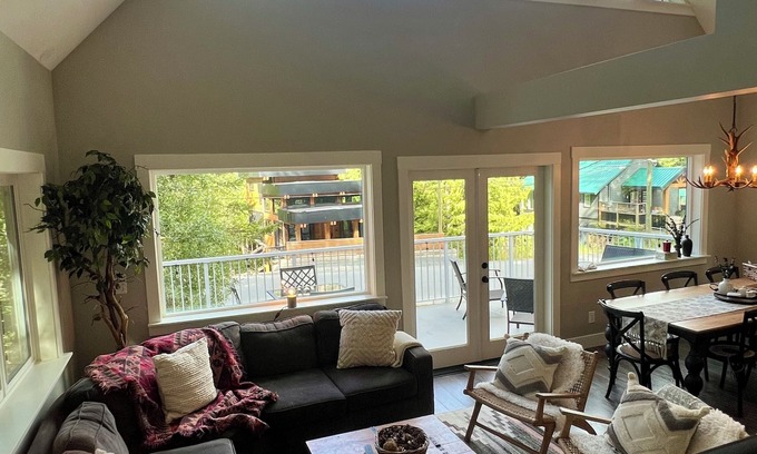 Sunshine Valley Cabine | The Fog + Fir Retreat - Family Friendly Cabin With Mountain Views