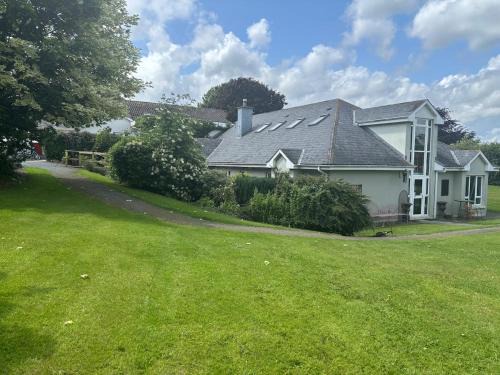 Kilkenny Maison | The Folly Guest House - Sleeps 28