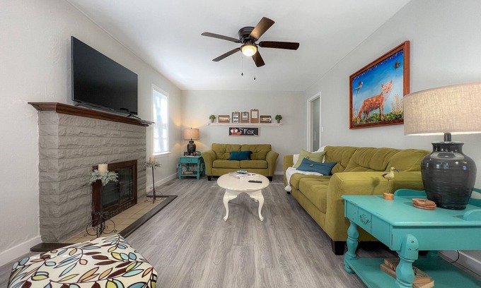 Ponca City Maison | The Fox Den, Pet Friendly, Broadband WiFi, Great Location