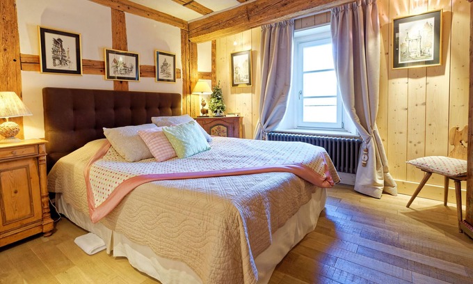 Riquewihr Appartement | Le Renard et les Raisins*****, Lieu historique & vue magnifique sur le vignoble.