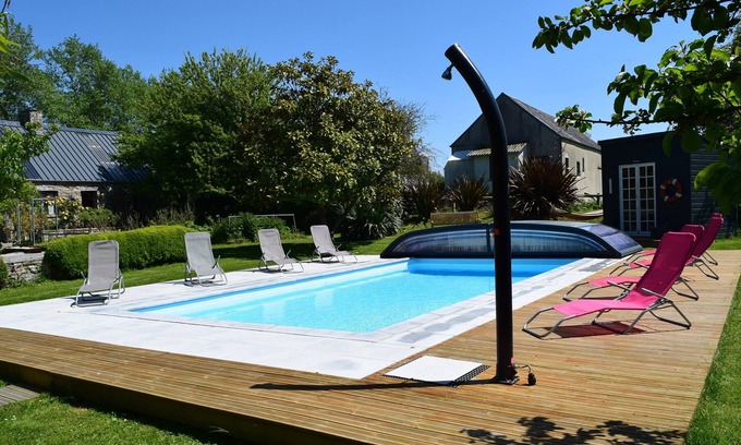 Saint-Nicolas-de-Pierrepont Maison | Gite à la ferme-animaux, piscine 8m des plages!