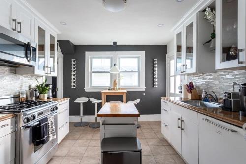 Cove - East Side - Shippan Maison | The Fred Deluxe 7 BR by I95 Train HarborVw Beach