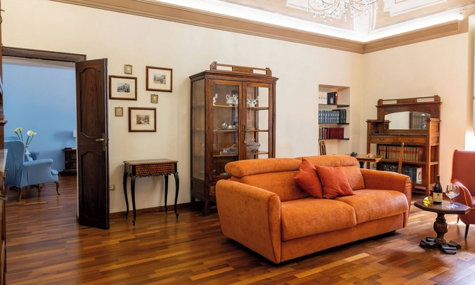 Guzman Appartement | The Fresco: Cozy, elegant and spacious apartment. Downtown Bevagna.
