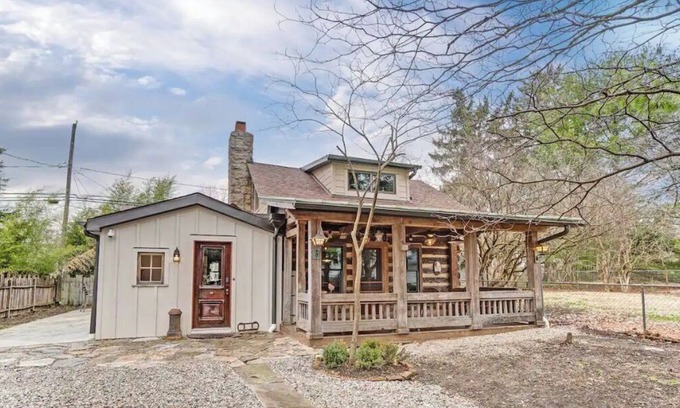 Clintonville Cabine | The Frog Cabin