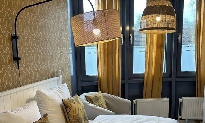 Hamburg-Barmbek Appartement | The furnished 3-room-apartment is approx. 45 m2 big, is located on the 2nd floor of our apartment house Saseler Chaussee and is suitable for max. 4 people.