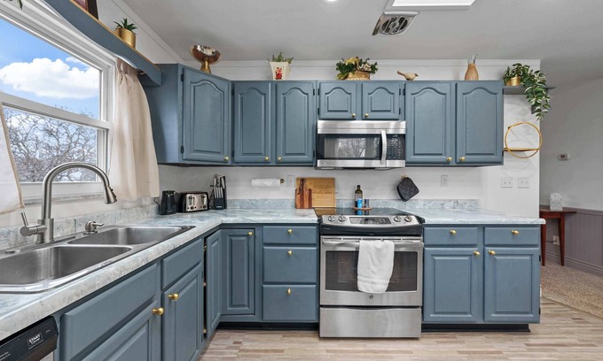 Royal Manor Maison | The Gahanna Getaway
