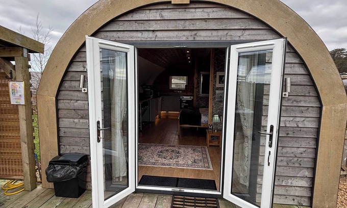 Newton Stewart Cabine | The Galloway Steading-The Herons Nest cabin with Hot Tub couples/families