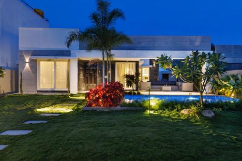 Hosur Appartement | The Garden Stay by StayJadePool2BHKLawnAC