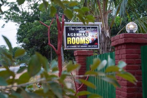 Hingurakgoda Cabine | The garlic Restaurant & Lodge