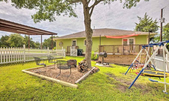 Brenham Maison | The Gathering Place Brenham Home on 6 Acres