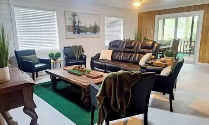 Karnack Maison | The Gator Den at Caddo Lake / Big Lake