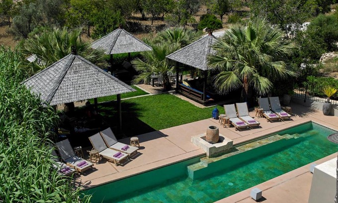 San Juan Bautista Hôtel | The Giri Residence