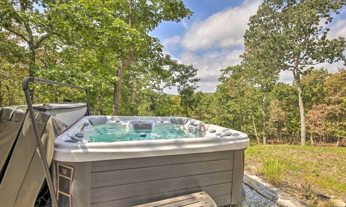 Garrison Cottage | 'the Glabin: Garrison Gem w/ Deck & Fire Pit!