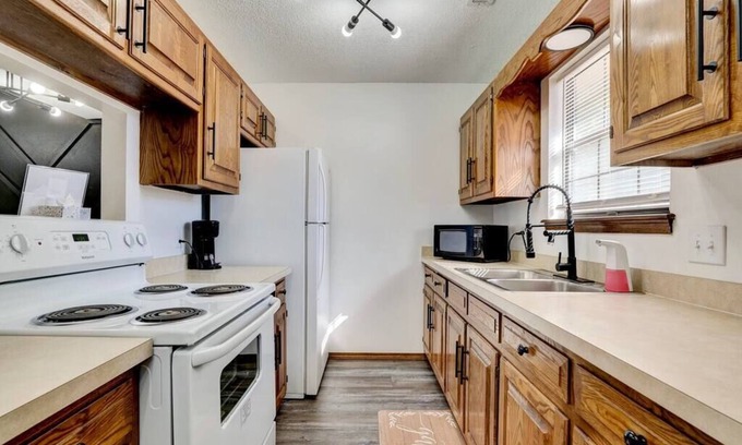 Pittsburg Appartement | The Goldfinch: 2 Bed Townhouse Mins to University