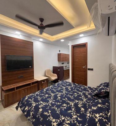 East of Kailash Appartement | The GoldLeaf in South Delhi