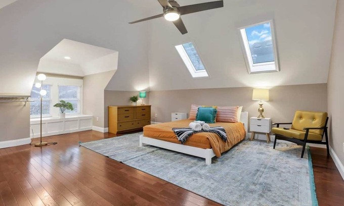 Victorian Village Maison | The Goodale House - 2 Units - 4 BR 5 Bath