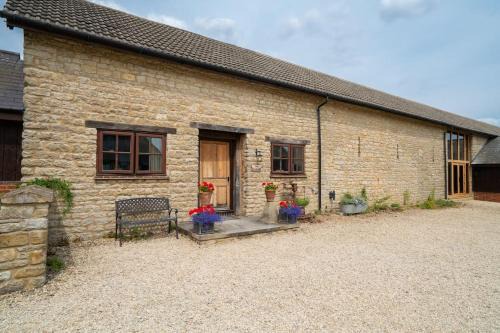 Chackmore Appartement | The Granary self-catering cottage on a working farm