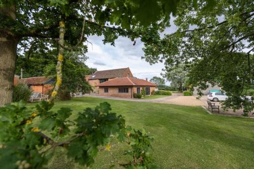 Foxley Maison | The Granary - Wood Farm Barn. Luxury Barn with wonderful countryside views