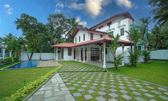 Pannipitiya Maison | The Grand Bliss, Kottawa, 3-bedroom villa with AC, WiFi, Private Pool, and Gym