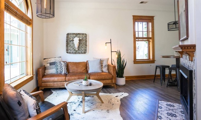 Five Points Appartement | The Grand Curtis | Beer + Wine| Sleeps 4