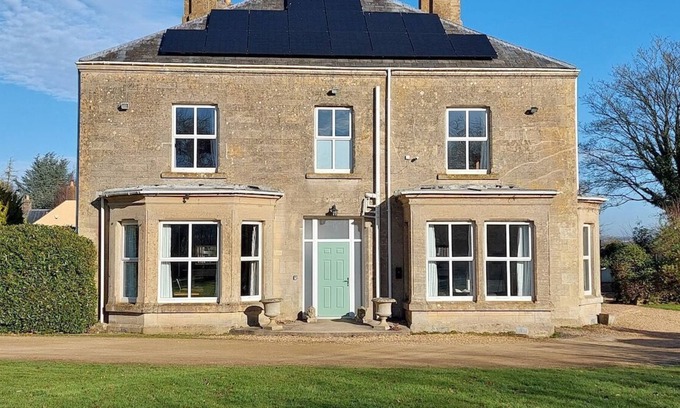 Midsomer Norton Maison | The Grange, nr Bath, hottub games rm, home cinema