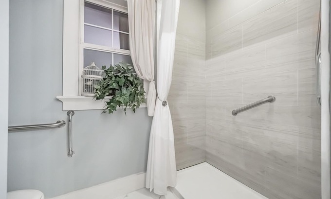 Monroe Maison | -LES TRAVAUX! Location mensuelle + repas + ménage et service de blanchisserie
