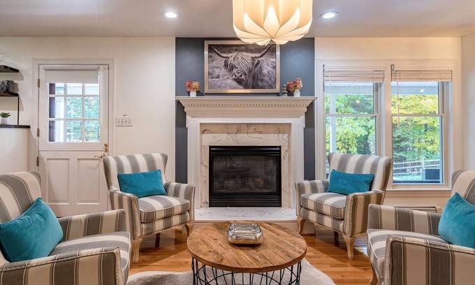 Great Barrington Maison | The Great Escape Ski Cottage w/HOT TUB @ Great Barrington