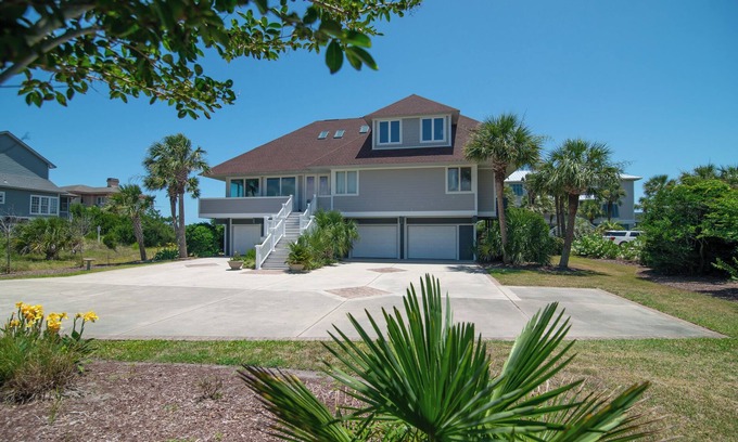 Debordieu Colony Maison | The Great Escape 6 bedroom Updated Oceanfront home in Debordieu